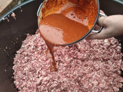 Kolinje 2021. (svinjske polovice, kobasice, čvarci, meso, mast)