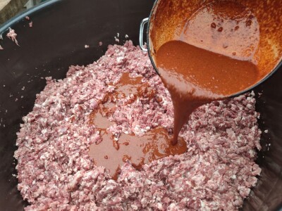 Kolinje 2021. (svinjske polovice, kobasice, čvarci, meso, mast)