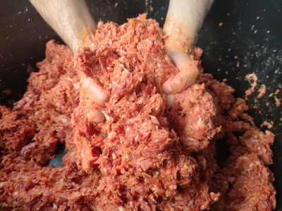 Kolinje 2021. (svinjske polovice, kobasice, čvarci, meso, mast)