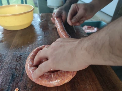 Kolinje 2021. (svinjske polovice, kobasice, čvarci, meso, mast)