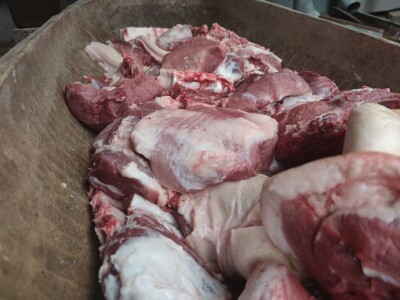 Kolinje 2021. (svinjske polovice, kobasice, čvarci, meso, mast)