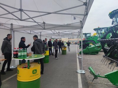 Kombajn kamp u Novocommerce Internationalu