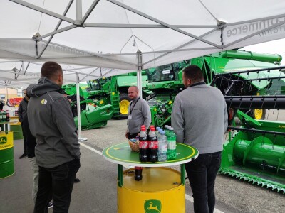 Kombajn kamp u Novocommerce Internationalu