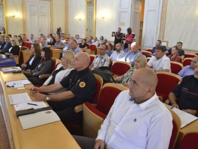 Koordinacija načelnika i gradonačelnika na temu afričke svinjske kuge. Koordinacija načelnika i gradonačelnika na temu afričke svinjske kuge.