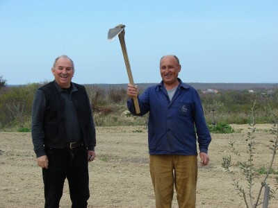 KOPAM DAKLE JESAM: Ajmooo.. svi motike u ruke