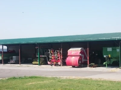 Nadstrešnica za strojeve