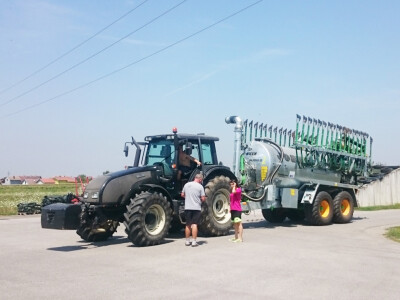 Moderna cisterna sa deponatorima Moderna cisterna sa deponatorima