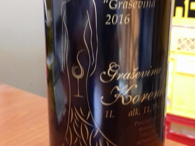 Na etiketi jednog vina je silueta Marijeve majke Marine