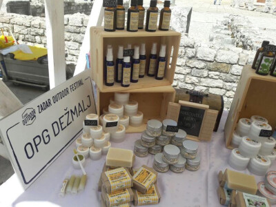 OPG Dežmalj sudjeluje na brojnim manifestacijama OPG Dežmalj sudjeluje na brojnim manifestacijama