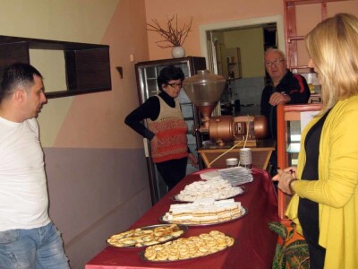 Kragujevac: Bivši osuđenici otvorili pekaru - mese burek i vanilice Kragujevac: Bivši osuđenici otvorili pekaru - mese burek i vanilice