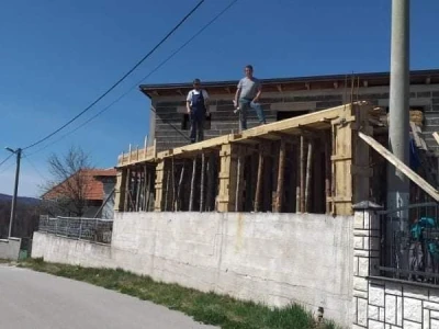 Krava Nina već treću godinu teli dvojke