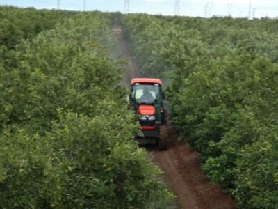 Traktor Kubota M Narrow