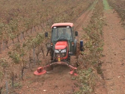 Traktor Kubota M Narrow
