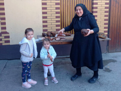 Kuhanje Uskrsne šunke u obitelji Živić iz Sikirevaca