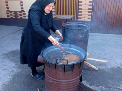 Kuhanje Uskrsne šunke u obitelji Živić iz Sikirevaca