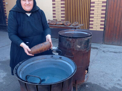 Kuhanje Uskrsne šunke u obitelji Živić iz Sikirevaca