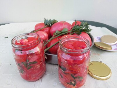 Kuvanje i spremanje paradajza za zimu