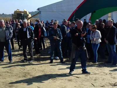 Dan je bio sunčan, no mnogi su umjesto na polje došli u Križevce