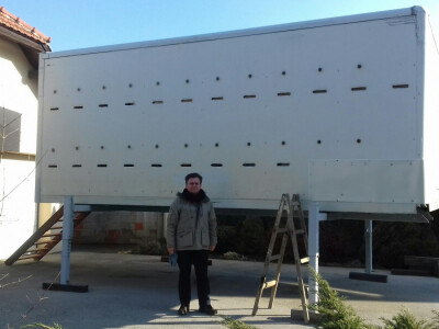 Zdenko kraj transportnog kontejnera kojeg sam gradi