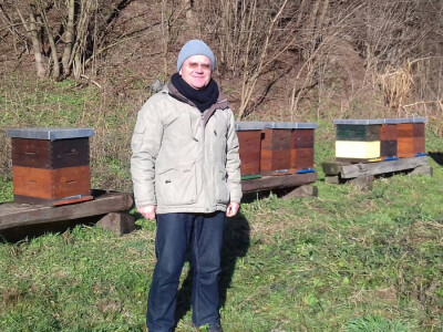Zdenko je i zimi često na svom pčelinjaku