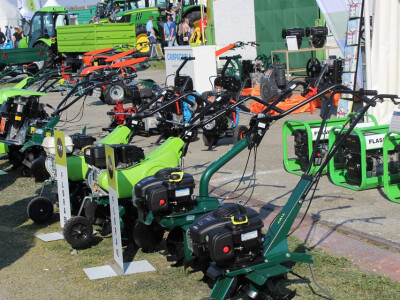 Traktor Tuber 50 s novom kabinom