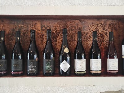 Lari Juričić, najmlađi je vinar Labinštine, ali prestižne nagrade ga ne mimoilaze Lari Juričić, najmlađi je vinar Labinštine, ali prestižne nagrade ga ne mimoilaze