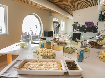 S otvorenja Milk & Cheese Bara S otvorenja Milk & Cheese Bara