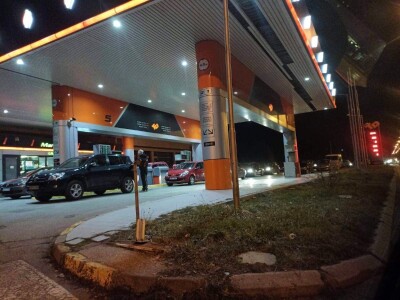 Lažna uzbuna digla vozače na noge - gorivo sipali i u bačve