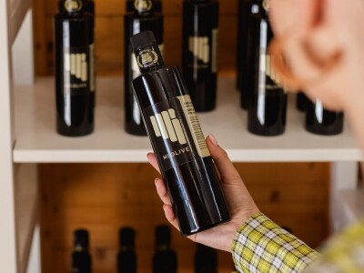 LJUBAV ŽIVI VJEČNO: Potraga za nagrađenim uljem koje je Slavonac u Bolu posvetio pokojnoj ženi