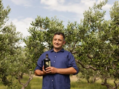 LJUBAV ŽIVI VJEČNO: Potraga za nagrađenim uljem koje je Slavonac u Bolu posvetio pokojnoj ženi