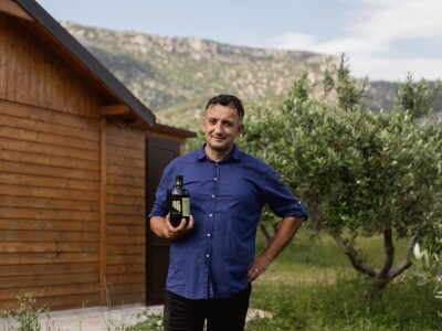 LJUBAV ŽIVI VJEČNO: Potraga za nagrađenim uljem koje je Slavonac u Bolu posvetio pokojnoj ženi