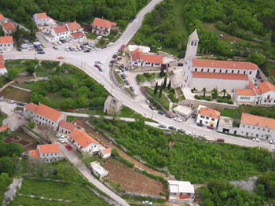 Lovreć - središte istoimene općine