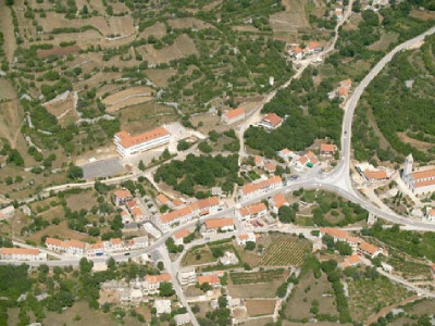 Lovreć - općinsko središte