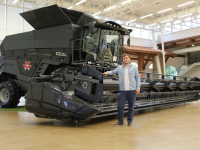 Lovro Špoljarić u tvornici kombajna Massey Ferguson