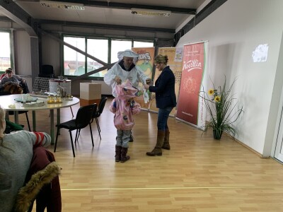 Mala škola pčelarstva