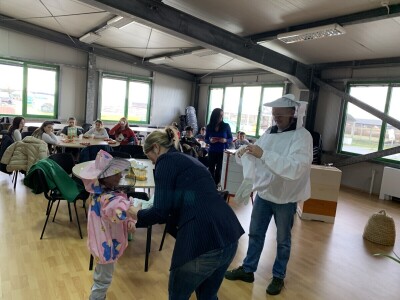 Mala škola pčelarstva