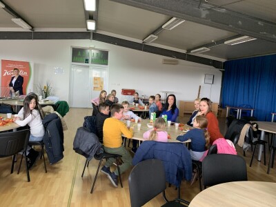 Mala škola pčelarstva