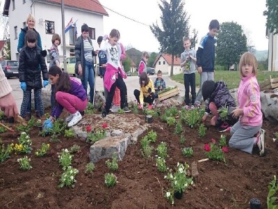 Mališani Lovinca su i ovogodišnjeg proljeća imali pune ruke posla