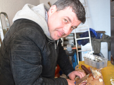 Nikada nije teško igoru Markanoviću ponuditi svojim prijateljima specijalitete koje priprema Nikada nije teško igoru Markanoviću ponuditi svojim prijateljima specijalitete koje priprema