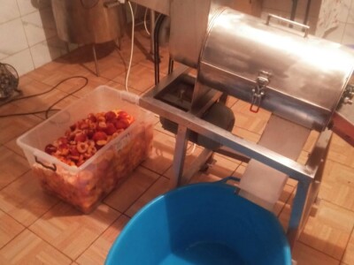 Marko i Dragana Janković: Osim domaćih sokova i džemova, vršimo i usluge cijeđenja voća, te održavanja voćnjaka