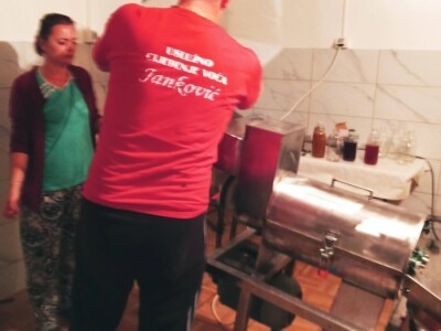 Marko i Dragana Janković: Osim domaćih sokova i džemova, vršimo i usluge cijeđenja voća, te održavanja voćnjaka