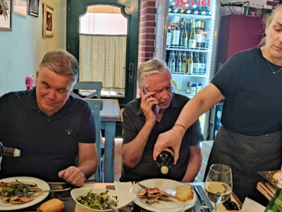 Za i protiv: Treba li naplaćivati maslinovo ulje u restoranima? Za i protiv: Treba li naplaćivati maslinovo ulje u restoranima?