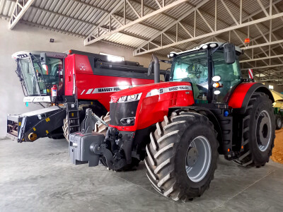 Massey Ferguson traktor i kombajn / Mošorin