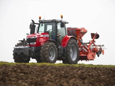 Traktor Massey Ferguson 7600