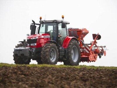 Traktor Massey Ferguson 7600