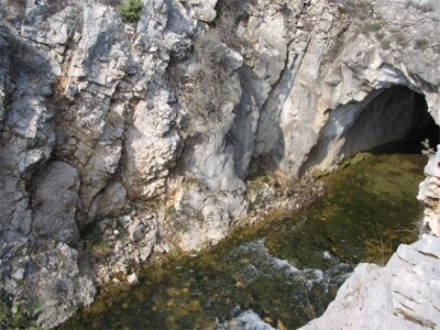 Potok koji teče kroz imanje