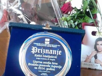 Priznanje uzornoj seoskoj ženi Priznanje uzornoj seoskoj ženi