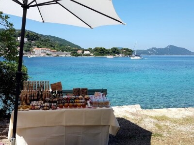 Štand OPG-a Matijević na otoku Koločepu