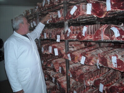 Mesara iz Jakova proizvodi juneće stareno (odležalo) meso