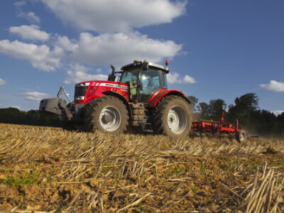 Traktor Massey Ferguson 7600